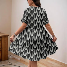 Load image into Gallery viewer, "Moʻokiha ʻEleʻele" by Hakuole Designs Kalaunu Dress