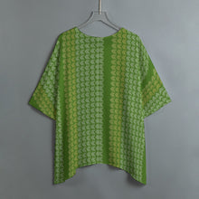 Load image into Gallery viewer, "Moananuiākea" Maʻo by Hakuole Designs "Peʻa" Top