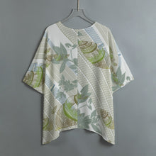 Load image into Gallery viewer, "Kāhuli Keʻo" by Hakuole Designs "Peʻa" Top
